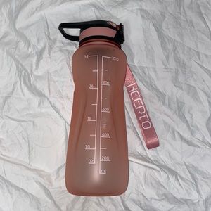 NWT Keepto pink opaque 34 ounce water bottle. Cleaning brush included. One size.